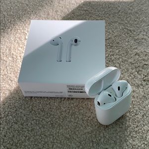 Air Pods (Gen 1)